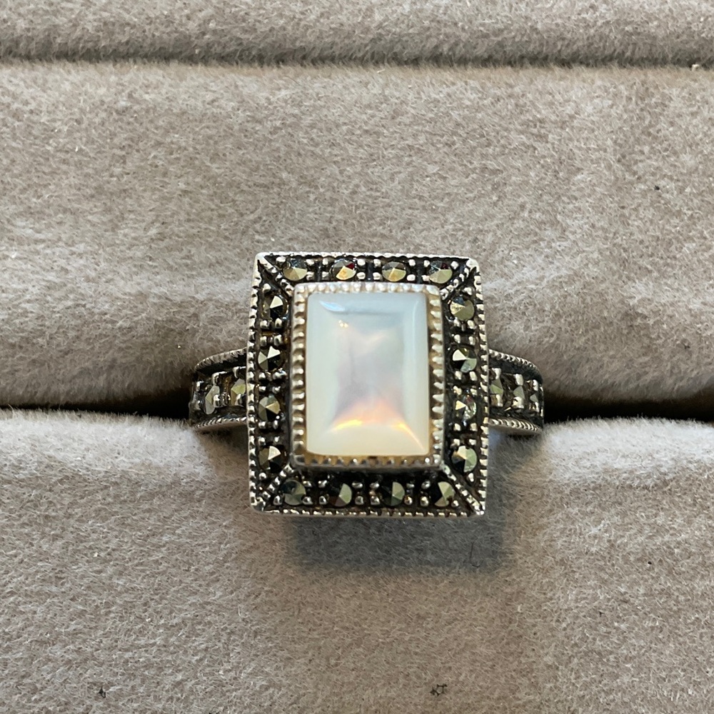 Elegant Sterling Silver Mother of Pearl Ring